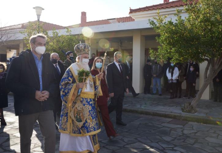 Μητσοτάκης: Καλή φώτιση, πρωτίστως στους συμπολίτες μας οι οποίοι είναι ανεμβολίαστοι