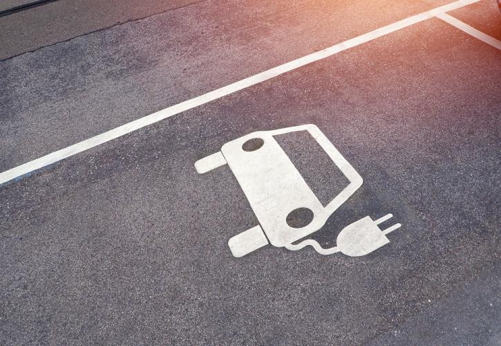 Ηλεκτρικά αυτοκίνητα: Έρχεται app που θα «βρίσκει» τα ελεύθερα σημεία φόρτισης