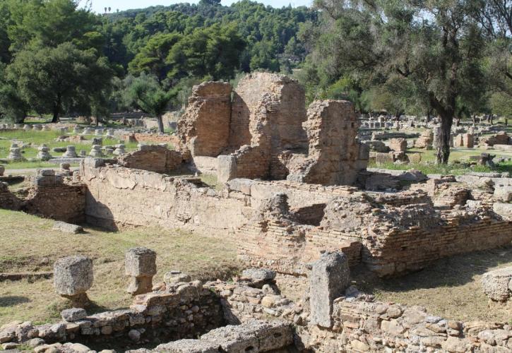 Σύσκεψη Μενδώνη - Στυλιανίδη: Θωράκιση των αρχαιολογικών χώρων ενόψει αντιπυρικής περιόδου