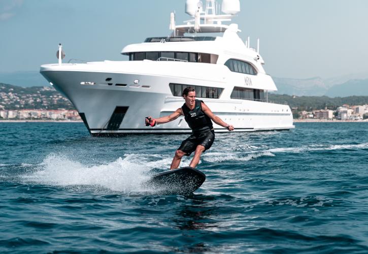 Με την ηλεκτρική σανίδα surf της Awake δεν χρειάζεστε πια κύματα