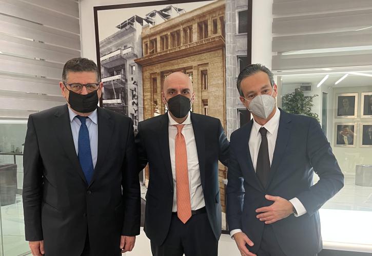 Συνάντηση Προέδρου ΕΒΕΑ με τον Πρόεδρο του ΕΣΑ και τον Πρύτανη του ΟΠΑ
