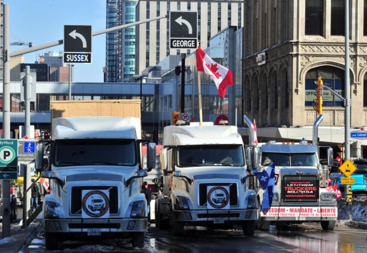 ΗΠΑ: Κομβόι φορτηγών αναχωρούν για τα σύνορα με τον Καναδά - Συνεχίζονται οι διαμαρτυρίες