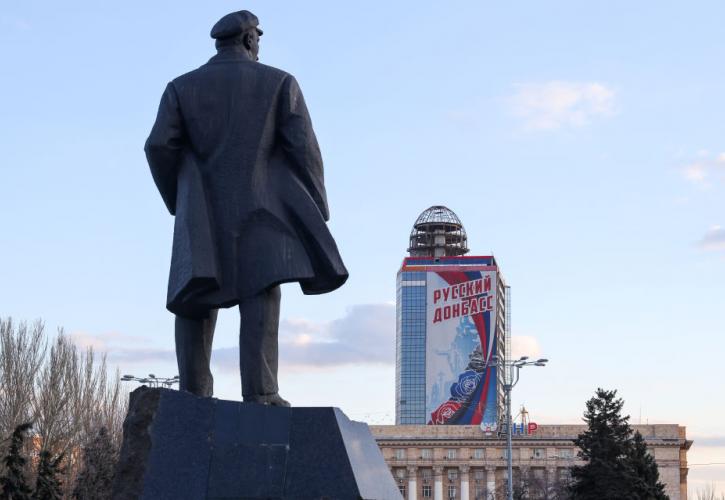 Το Κίεβο παραδέχεται πως υποφέρει «ολοένα περισσότερο» στο Ντονμπάς