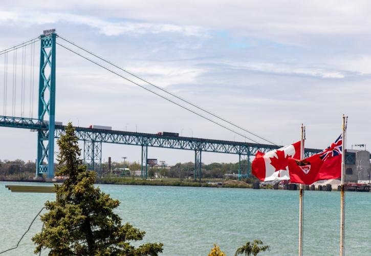 Καναδάς - Κινητοποιήσεις φορτηγών: «Άνοιξε» η γέφυρα Αμπάσαντορ στα σύνορα με τις ΗΠΑ