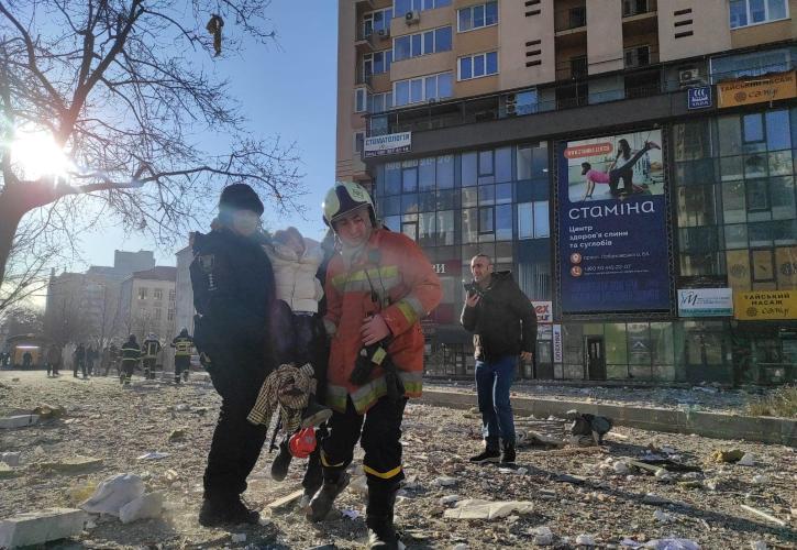 Στη Ζαπορίζια έφτασε η πομπή αυτοκινήτων από το Γενικό Προξενείο Μαριούπολης