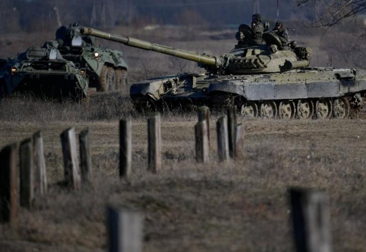 Επιφυλακτικός ο Σολτς για την αποστολή γερμανικών βαρέων όπλων στην Ουκρανία