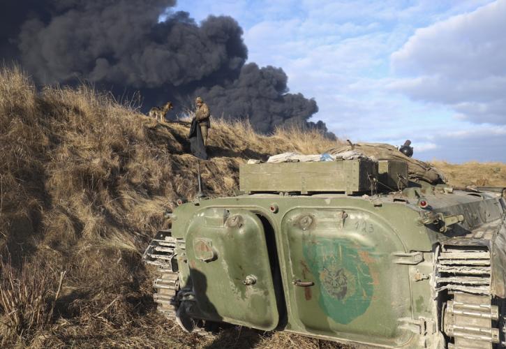 Ρωσικό ΥΠΑΜ: 498 Ρώσοι στρατιώτες σκοτώθηκαν και 1.597 τραυματίσθηκαν μέχρι στιγμής στην Ουκρανία