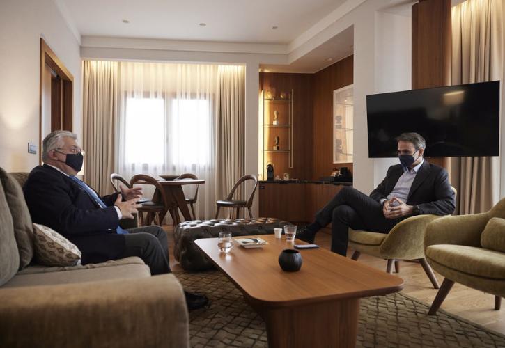 Μητσοτάκης σε πρύτανη ΑΠΘ: Σημαντική η συμβολή των πανεπιστημίων στην αναπτυξιακή προοπτική