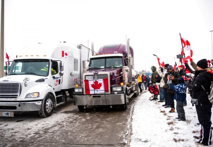 Καναδάς: Ανυποχώρητοι οι οδηγοί φορτηγών για τον υποχρεωτικό εμβολιασμό