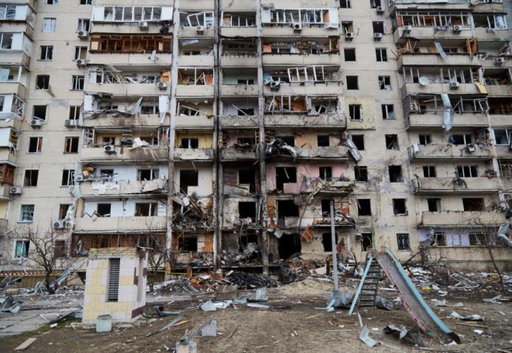 Ουκρανία: Τουλάχιστον 3 τραυματίες από τους ρωσικούς βομβαρδισμούς στο Κίεβο