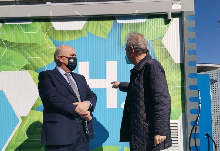 Επίσκεψη Μ. Παπαδόπουλου στο πρώτο πρατήριο ανεφοδιασμού με υδρογόνο στο ΕΚΕΦΕ «Δημόκριτος»