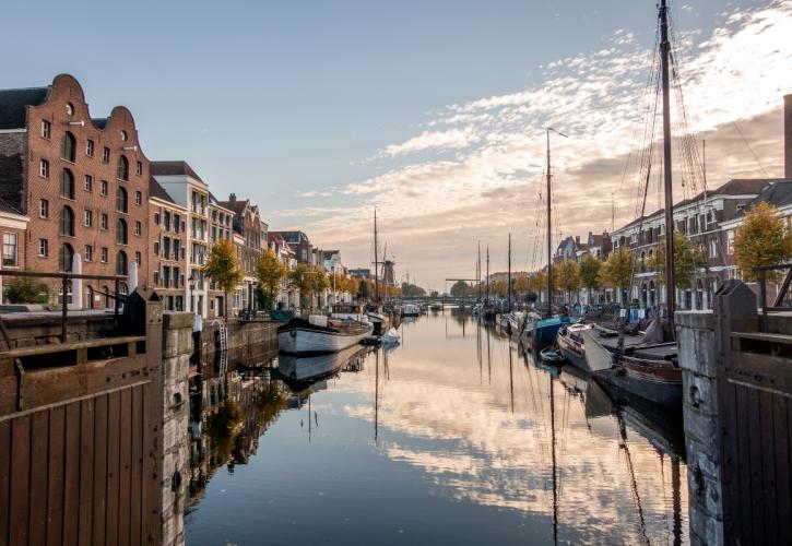 Ρότερνταμ: Διαλύεται ιστορική γέφυρα για να περάσει η νέα θαλαμηγός του Τζεφ Μπέζος