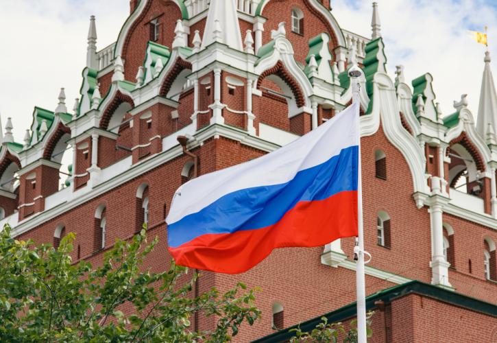 Ρωσία: Εγκρίθηκε νομοσχέδιο που αναγνωρίζει ως «ξένους πράκτορες», άτομα χωρίς ξένη χρηματοδότηση