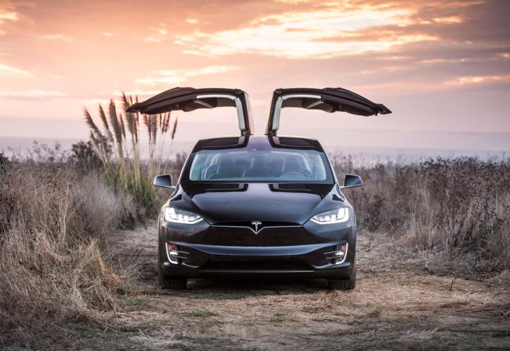 Ελον Μασκ: «Ηλίθια» η απόφαση της Tesla να διακόψει την παραγωγή του Model X