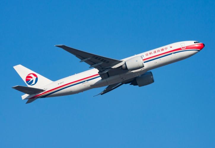 Η China Eastern Airlines αποτίει φόρο τιμής στους νεκρούς του δυστυχήματος - Δεν έδωσε απολογισμό θυμάτων