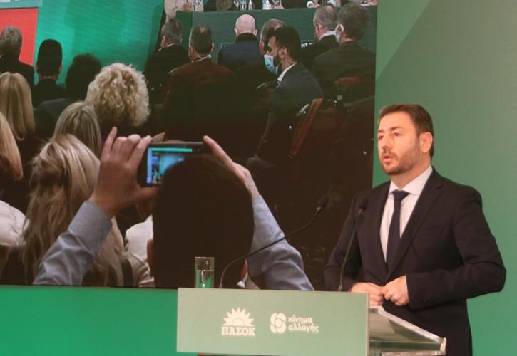 Αλέξης και Ανδρουλάκης κατά συμφερόντων - Ψηφιακά άλογα στο Κάραβελ