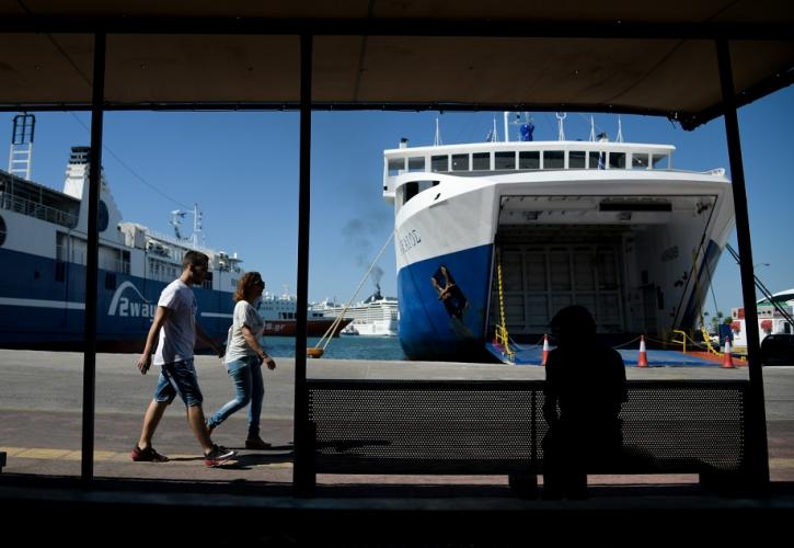 Αυξάνεται από σήμερα η επιβατική κίνηση στα λιμάνια - 16 απόπλοι πλοίων από τον Πειραιά