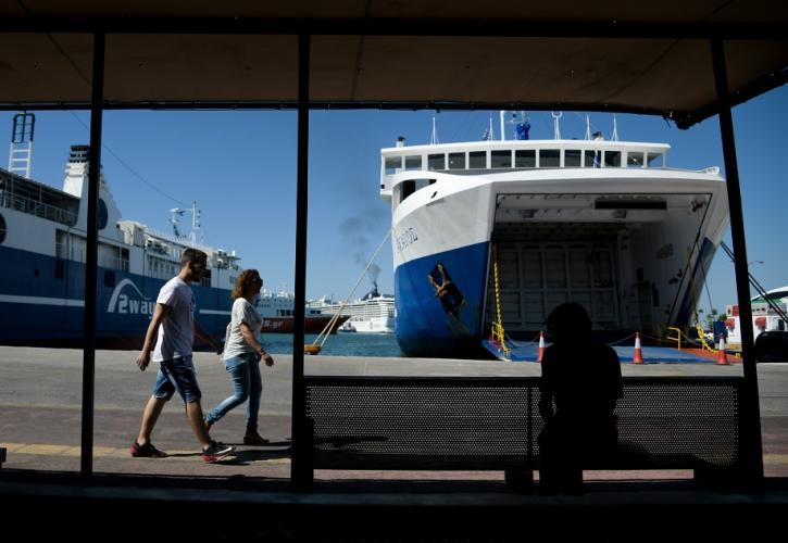 Αυξάνεται από σήμερα η επιβατική κίνηση στα λιμάνια - 16 απόπλοι πλοίων από τον Πειραιά