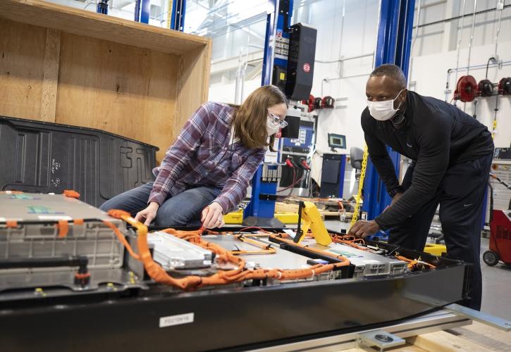 Η Ford απολύει 3.800 υπαλλήλους της στην Ευρώπη