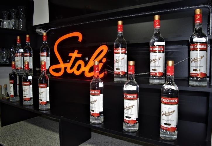 Η Stolichnaya γίνεται Stoli για να τονίσει ότι είναι 100% μη ρωσική βότκα