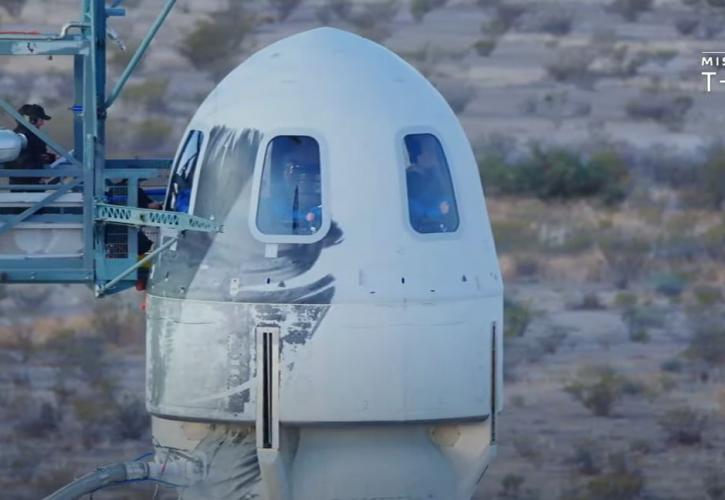 Η Blue Origin στέλνει στο διάστημα τον πρώτο επανδρωμένο πύραυλο του 2022 - Δείτε την εκτόξευση (vid)