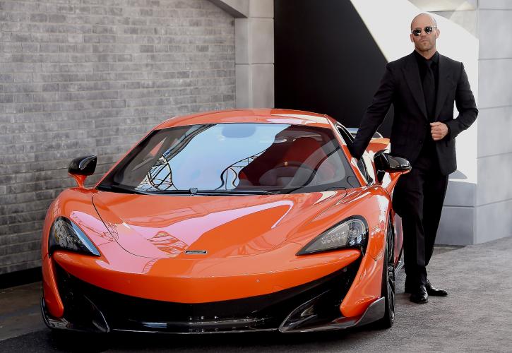 Μια κλεφτή ματιά στα supercars που έχει στο γκαράζ του ο Jason Statham