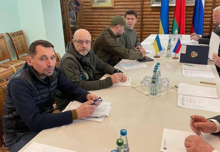 Ξεκίνησαν οι συνομιλίες Ρωσίας και Ουκρανίας στη Λευκορωσία - Τα αιτήματα του Κιέβου