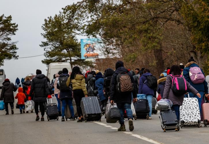 Η Γαλλία παρέχει στέγαση και οικογενειακά επιδόματα σε Ουκρανούς πρόσφυγες