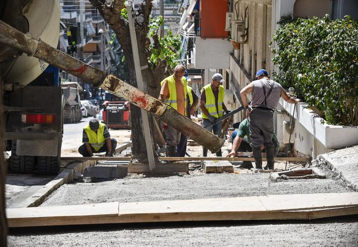 Σε εξέλιξη το μεγάλο έργο ανακατασκευής 410 πεζοδρομίων στο κέντρο και τις γειτονιές της Αθήνας