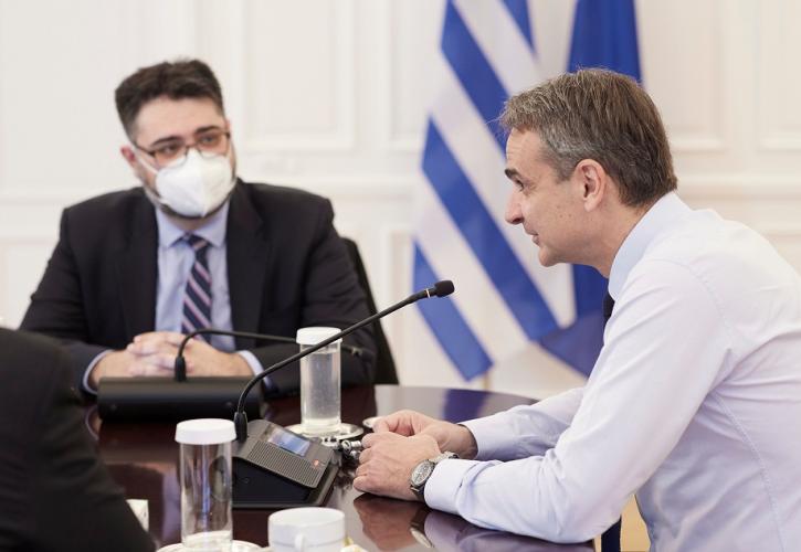 Μητσοτάκης σε πρόξενο Μαριούπολης: Κρατήσαμε την διπλωματική μας εκπροσώπηση έως την τελευταία στιγμή