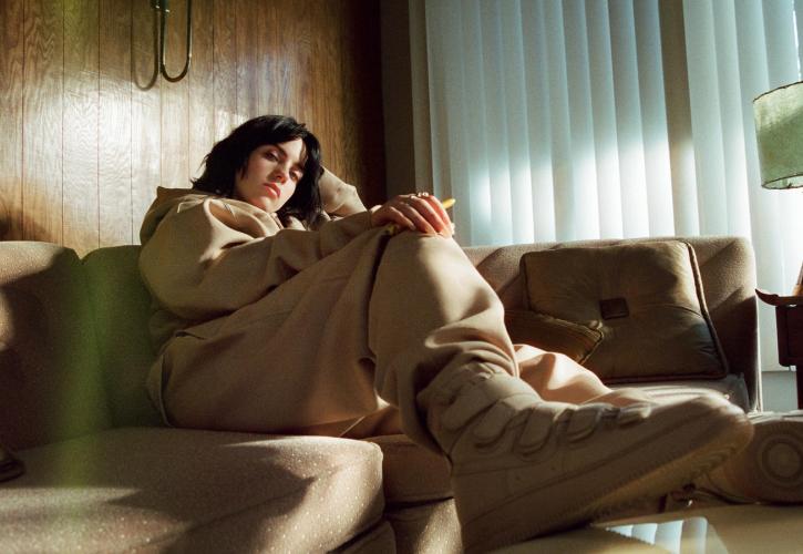 Η Billie Eilish συνεργάζεται με την Nike και υπογράφει τα νέα Air Force 1