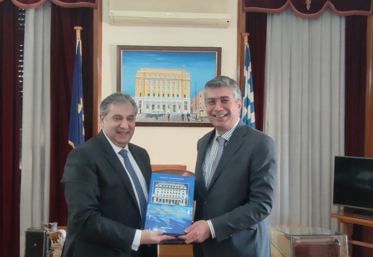 Συνεργασία Σ.Ε.Ε.Ν. και Ε.Β.Ε.Π. για θέματα ακτοπλοΐας - Στο επίκεντρο το μεταφορικό έργο