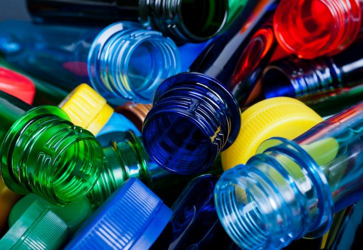 Ποιες συσκευασίες πλαστικών θα επιβαρύνονται με τέλος 8 λεπτών από 1η Ιουνίου