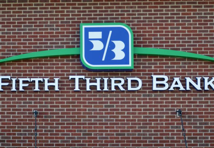 Fifth Third: Αυξάνει του μισθούς για το 40% των υπαλλήλων της