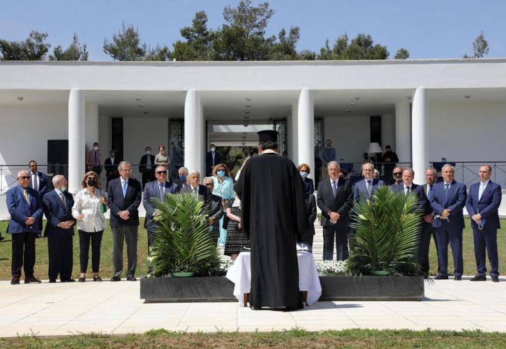 Τι «είπαν» Αλέξης-Sanna για Ουκρανία, Στο μνημόσυνο του Εθνάρχη, Τι χωρίζει Νίκο-Αλέξη
