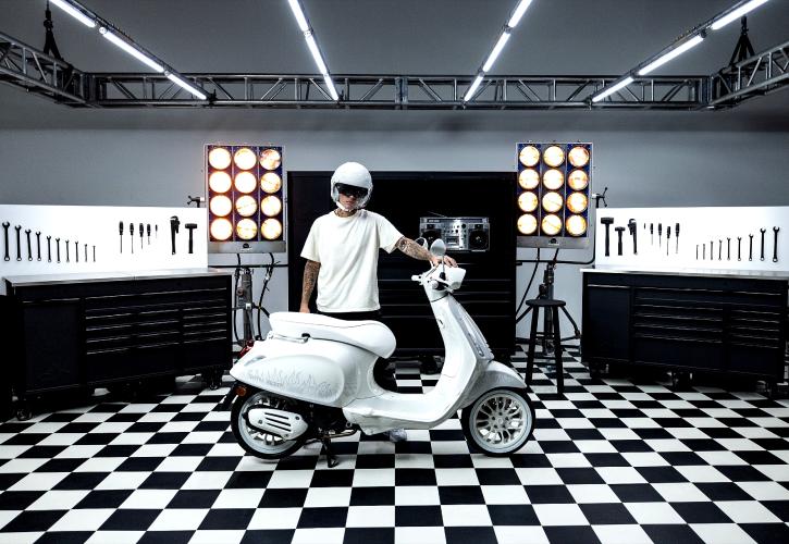 Ο Justin Bieber μόλις σχεδίασε μια Vespa - Και είναι πραγματικά σούπερ