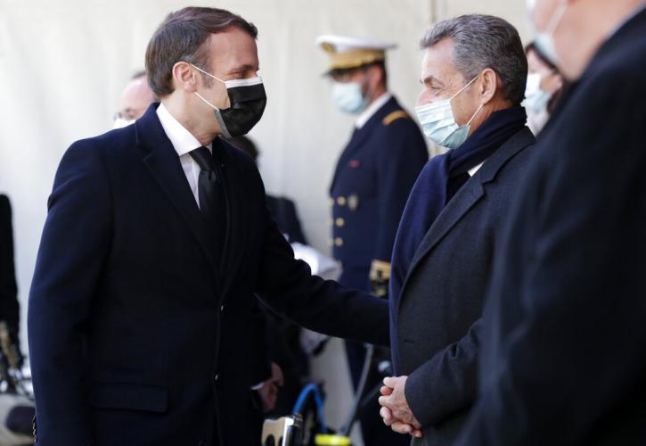Γαλλικές εκλογές: Ο Μακρόν συναντήθηκε με τον Σαρκοζί