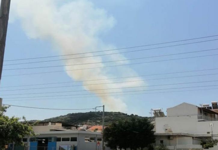 Υπό μερικό έλεγχο η πυρκαγιά σε δασική έκταση στο Καματερό - Δεν απειλούνται σπίτια