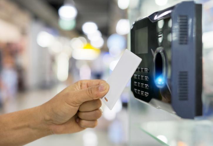 Διευκρινίσεις για την Ψηφιακή Κάρτα Εργασίας σε εστίαση και τουρισμό