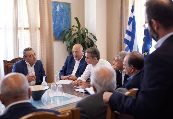 Μητσοτάκης σε δημάρχους στο Βόλο: Δεν βλέπουμε κόμματα στη συνεργασία μας με την Τοπική Αυτοδιοίκηση