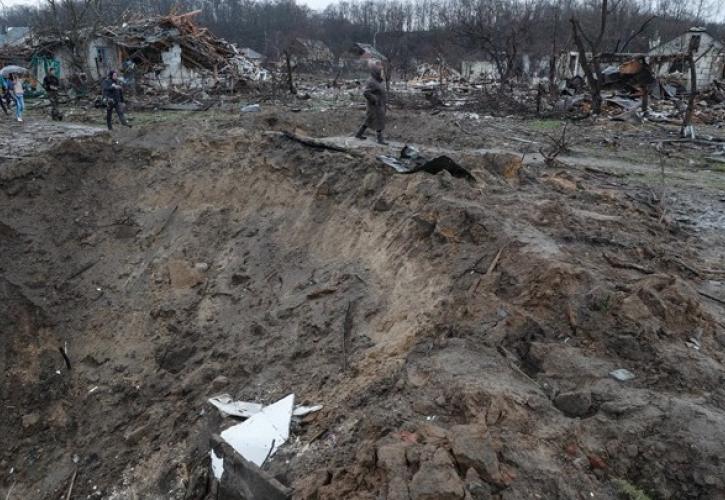Ουκρανία: Φωτογραφία νέου ομαδικού τάφου στο Λισιτσάνσκ με 300 πτώματα αμάχων δημοσίευσαν οι New York Times