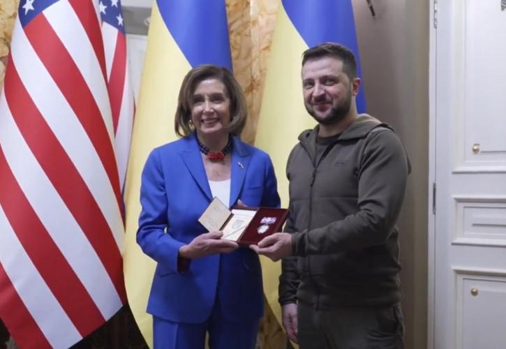 Ουκρανία: Ο πρόεδρος Ζελένσκι συναντήθηκε με την πρόεδρο της Βουλής των Αντιπροσώπων Ν. Πελόσι στο Κίεβο