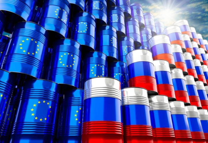 Bloomberg: Η ΕΕ σκέφτεται να βάλει στον «πάγο» το πλαφόν στο ρωσικό πετρέλαιο