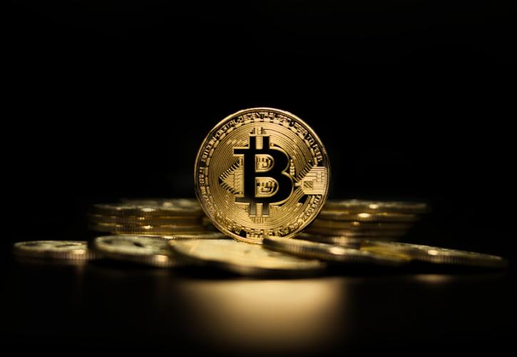 Bitcoin και ethereum προς το κλείσιμο του καλύτερου μήνα από το 2021