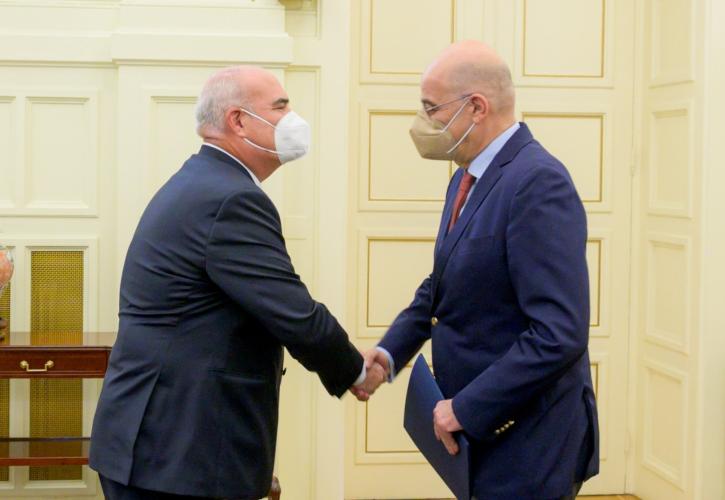 Δένδιας: Με τον νέο πρέσβη του Περού συναντήθηκε ο Έλληνας ΥΠΕΞ