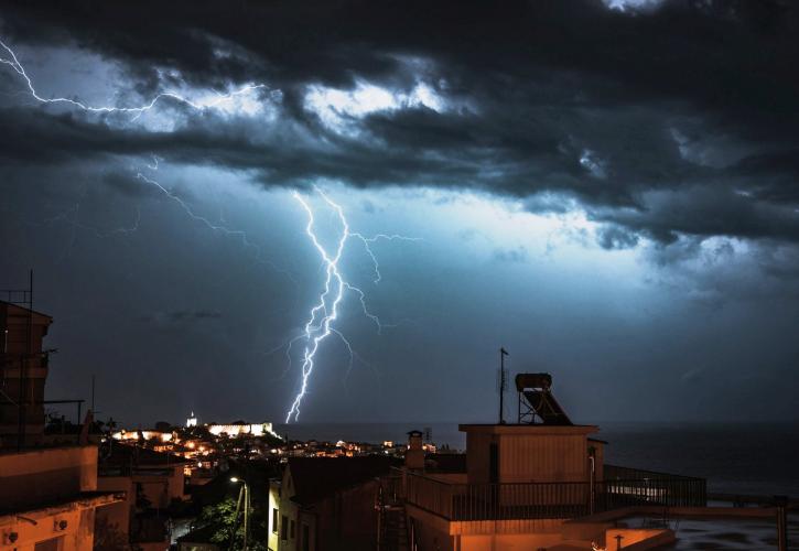 Επιμένει η κακοκαιρία: Βροχές και καταιγίδες την Παρασκευή σε Θράκη και Αιγαίο