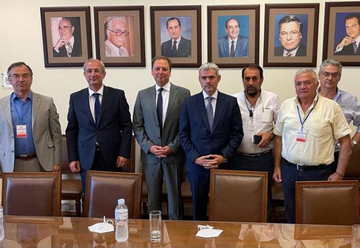 Επιστολές γαλάζιες και πράσινες προς την Πειραιώς - Απειλεί ο Μπογδάνος τον συντηρητικό χώρο;