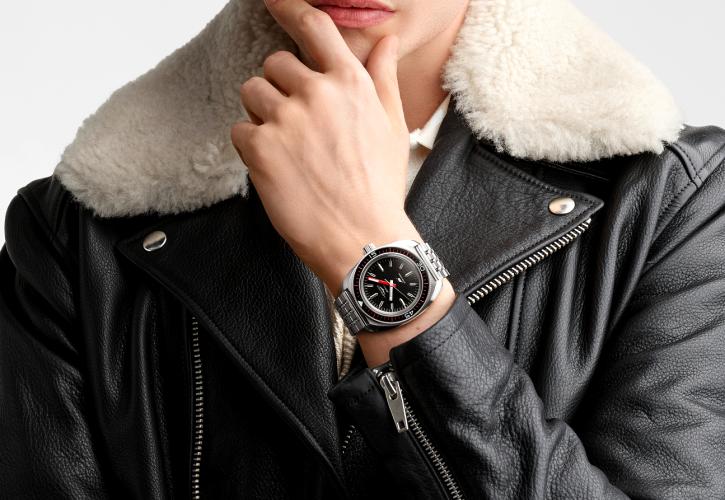 H Longines επαναφέρει το θρυλικό Ultra-Chron με ένα καταδυτικό ρολόι υψηλής ταχύτητας