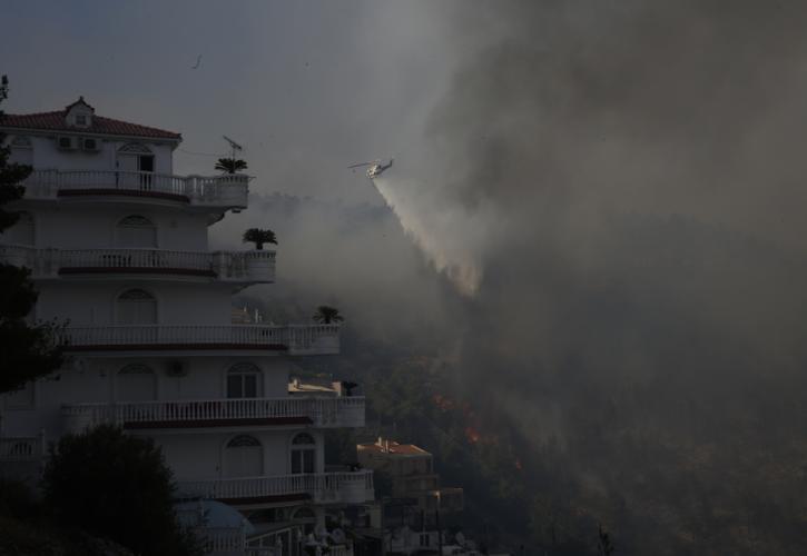 Κάηκαν σπίτια στο Πανόραμα Βούλας - Εκκενώνονται τα Παιδικά Χωριά SOS στη Βάρη