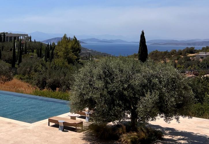 Grivalia Hospitality: Στις πύλες του Amanzoe έφτασε η φωτιά - Ασφαλείς ένοικοι και προσωπικό